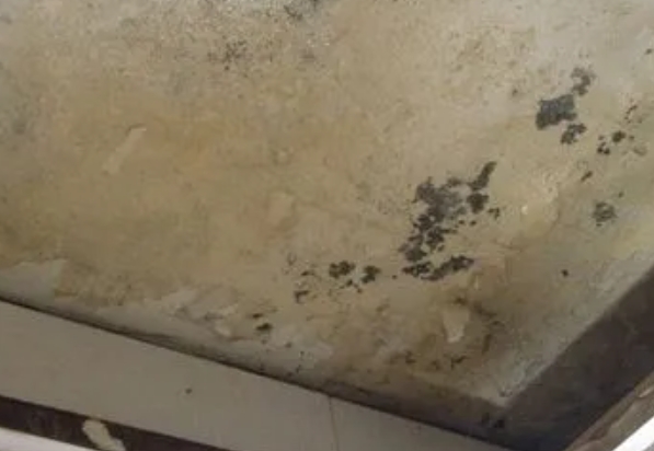 盐湖阳台漏水维修公司分享下盐湖卫生间渗水维修需要注意哪些问题。